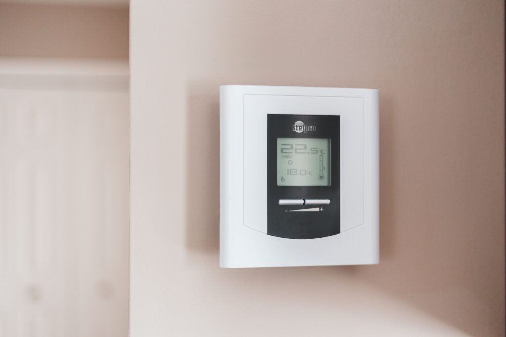 Smart Home Thermostat ตัวช่วยควบคุมอุณหภูมิที่ทำให้บ้านฉลาดขึ้นและค่าไฟลดลง