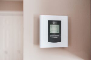 Smart Home Thermostat ตัวช่วยควบคุมอุณหภูมิที่ทำให้บ้านฉลาดขึ้นและค่าไฟลดลง